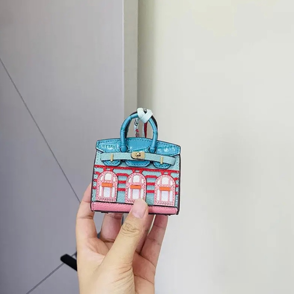 Super cute key fob mini purse charm!